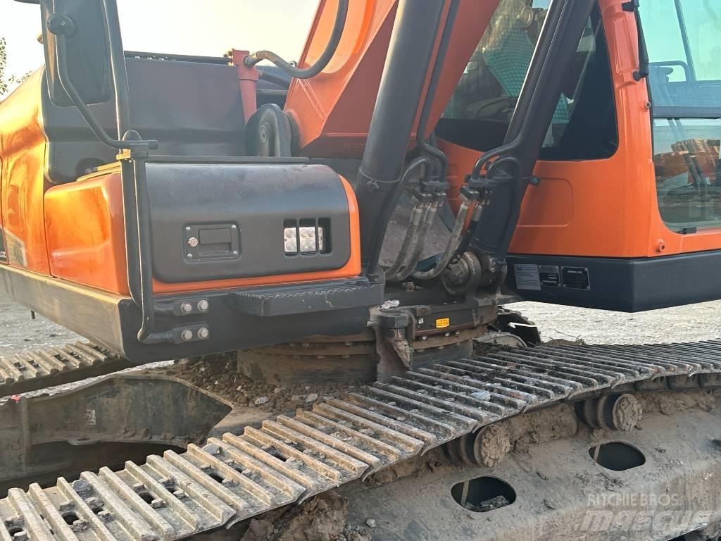 Doosan DX220LC-9 Telakaivukoneet