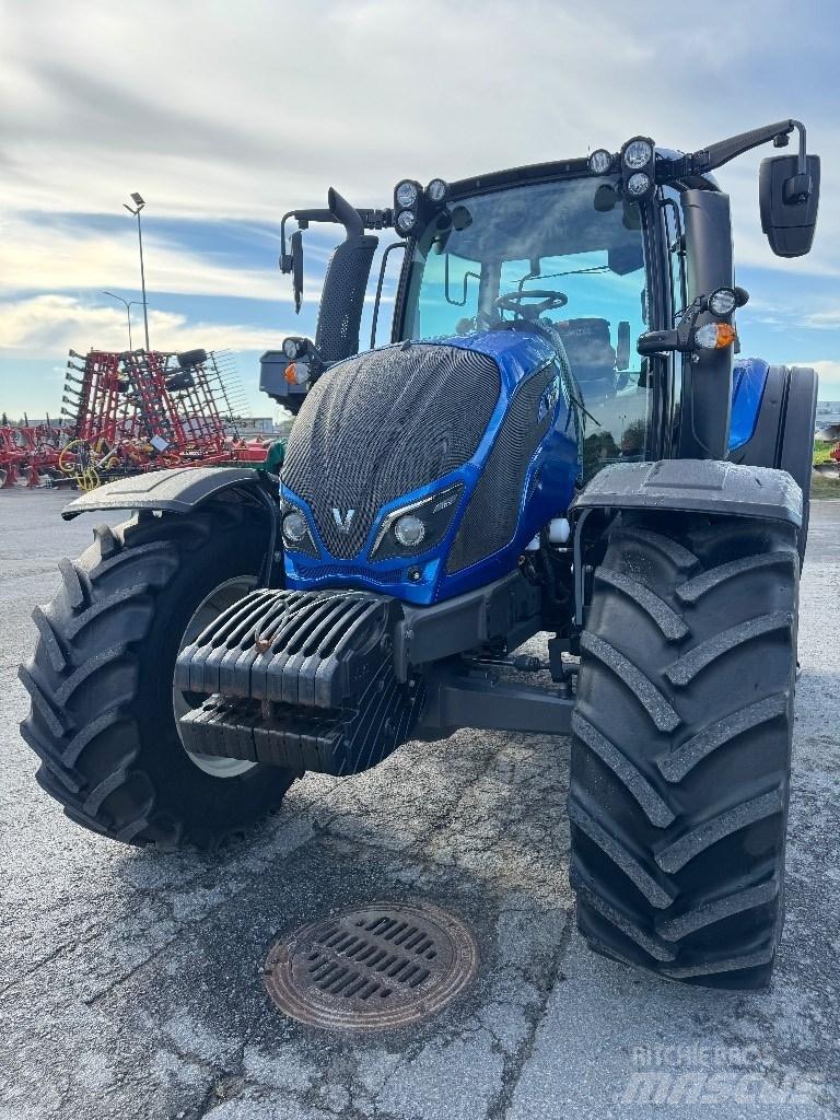 Valtra N 124 Traktorit