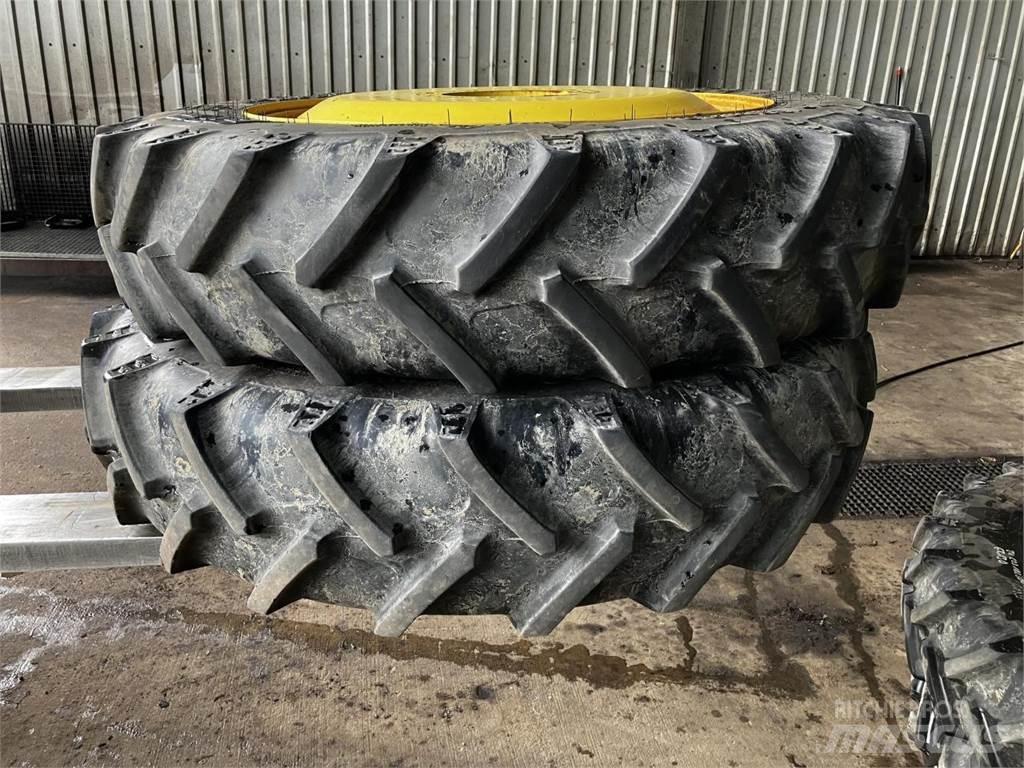 BKT 270/95R32 Renkaat ja vanteet