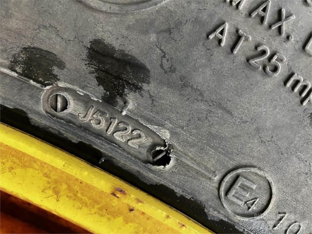 BKT 270/95R32 Renkaat ja vanteet