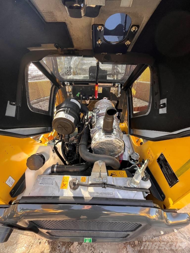Komatsu SK815-8 Liukuohjatut kuormaajat