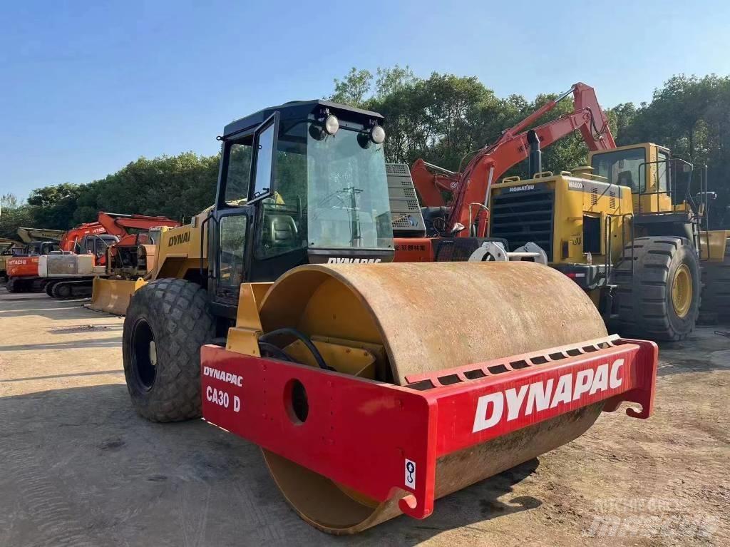 Dynapac CA300 Tiehöylät