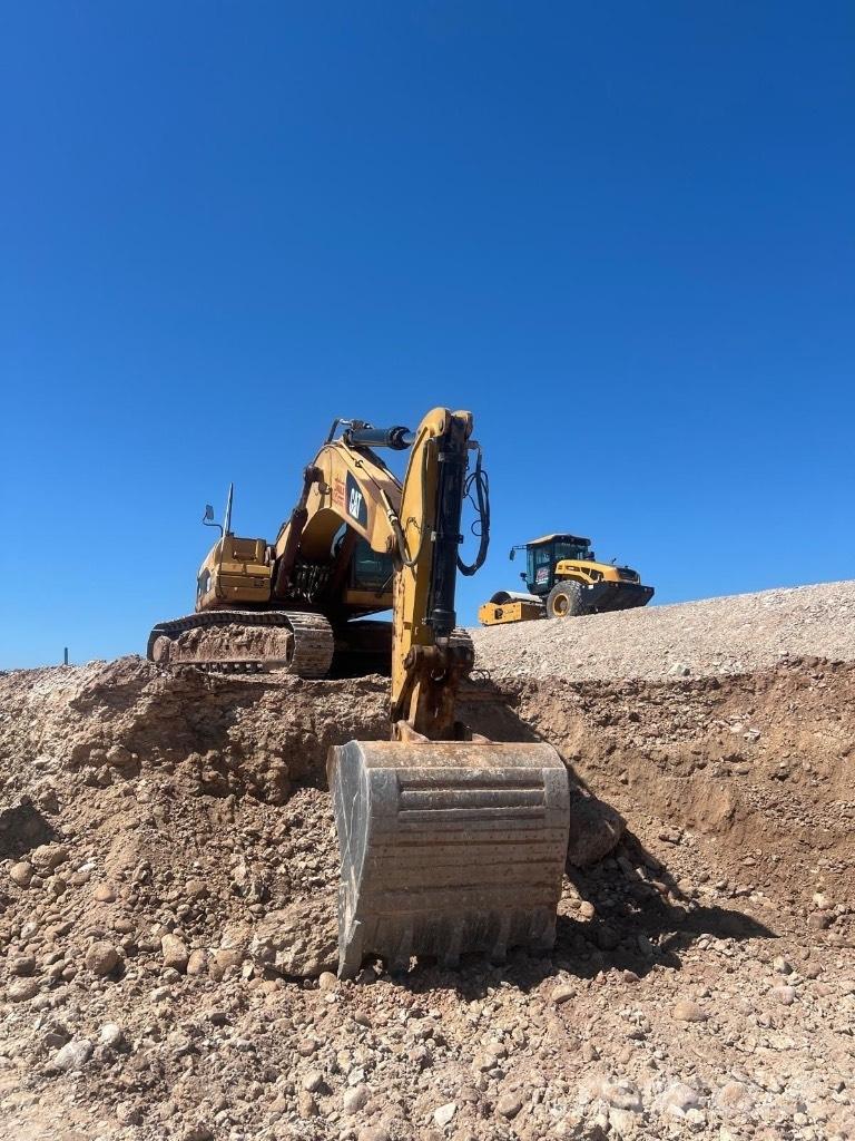 CAT 330 D L ME Telakaivukoneet