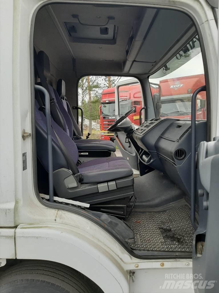 Mercedes-Benz 815 Umpikorikuorma-autot