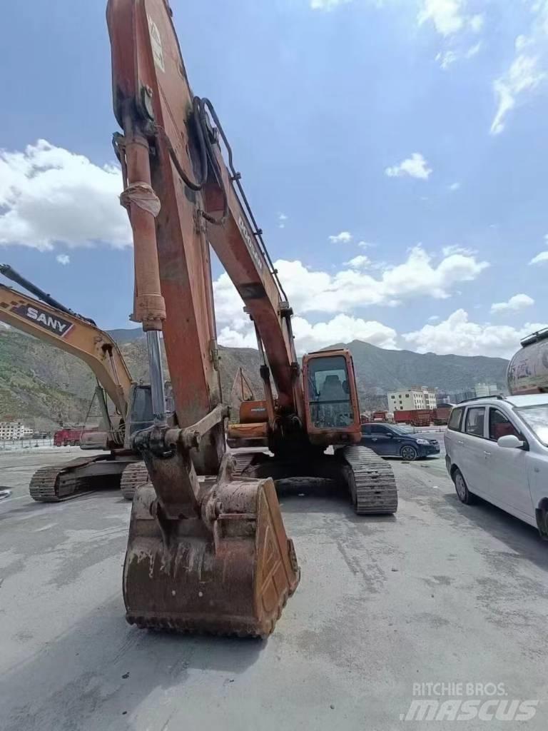 Doosan DX 225 Telakaivukoneet
