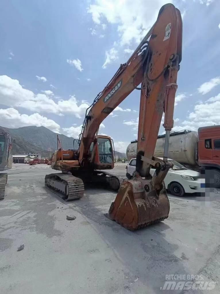 Doosan DX 225 Telakaivukoneet