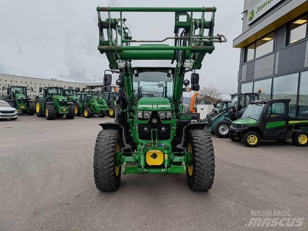 John Deere 6115 RC Traktorit