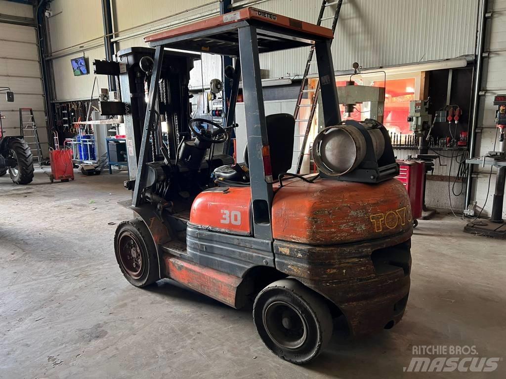 Toyota 02-6 FG F 30 Nestekaasutrukit