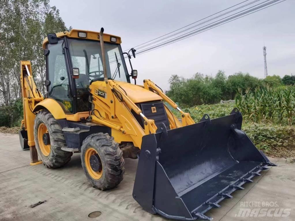 JCB 3 CX Kaivurikuormaajat