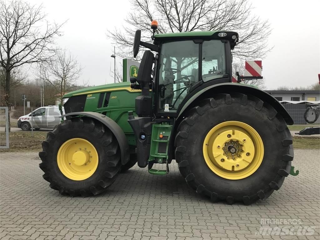 John Deere 6R 250 Traktorit