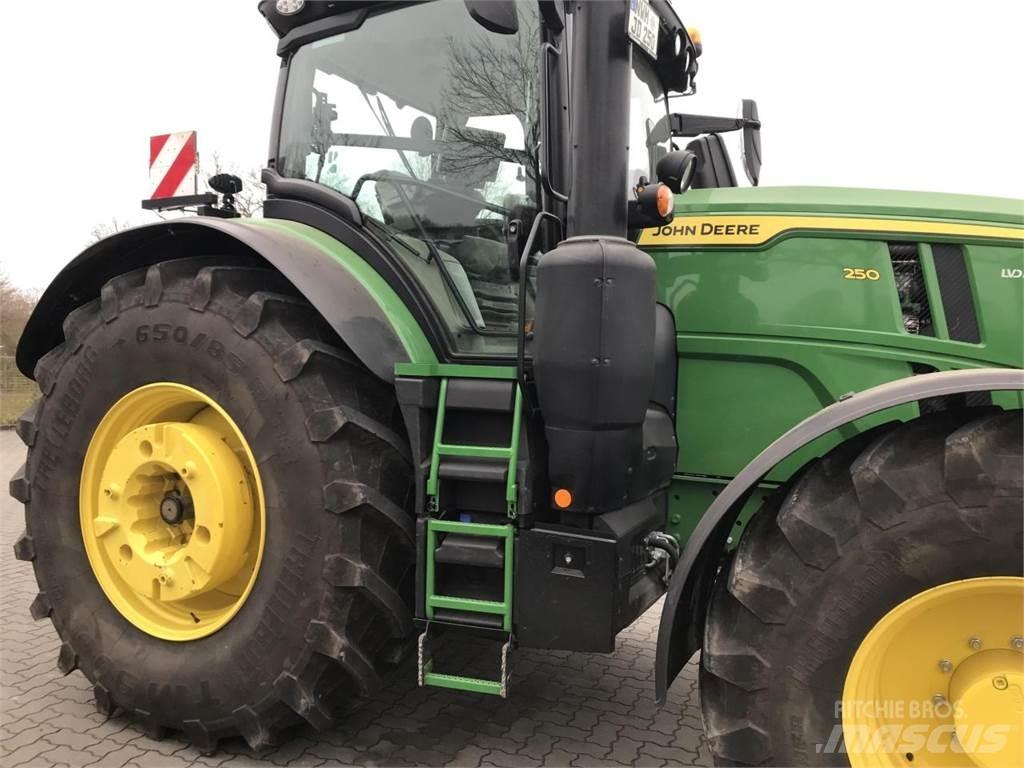John Deere 6R 250 Traktorit
