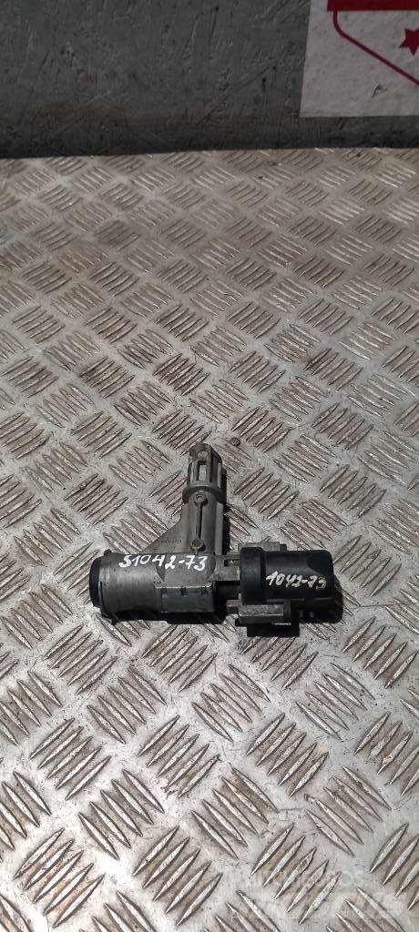 Scania R 420     1381796 Ohjaamot ja sisustat