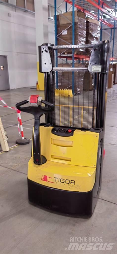 Hyster S 1.2 Käyden ajettavat pinoamistrukit