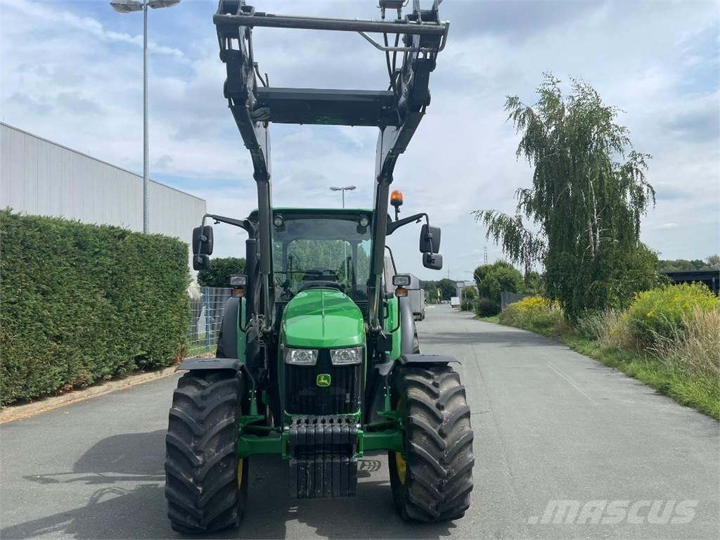 John Deere 5100M Traktorit