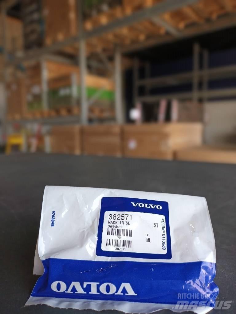 Volvo PIN 382571 Moottorit