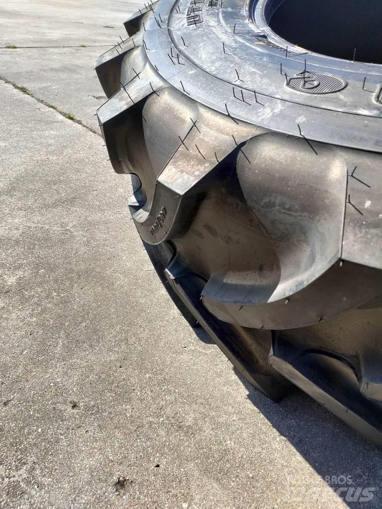 Firestone 460/70R24 Renkaat ja vanteet