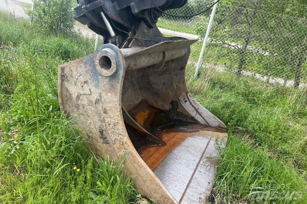 Liebherr R 946 Telakaivukoneet