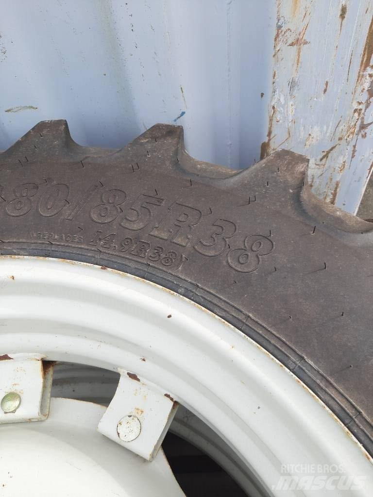 BKT 380/85R34 Lisävarusteet ja komponentit