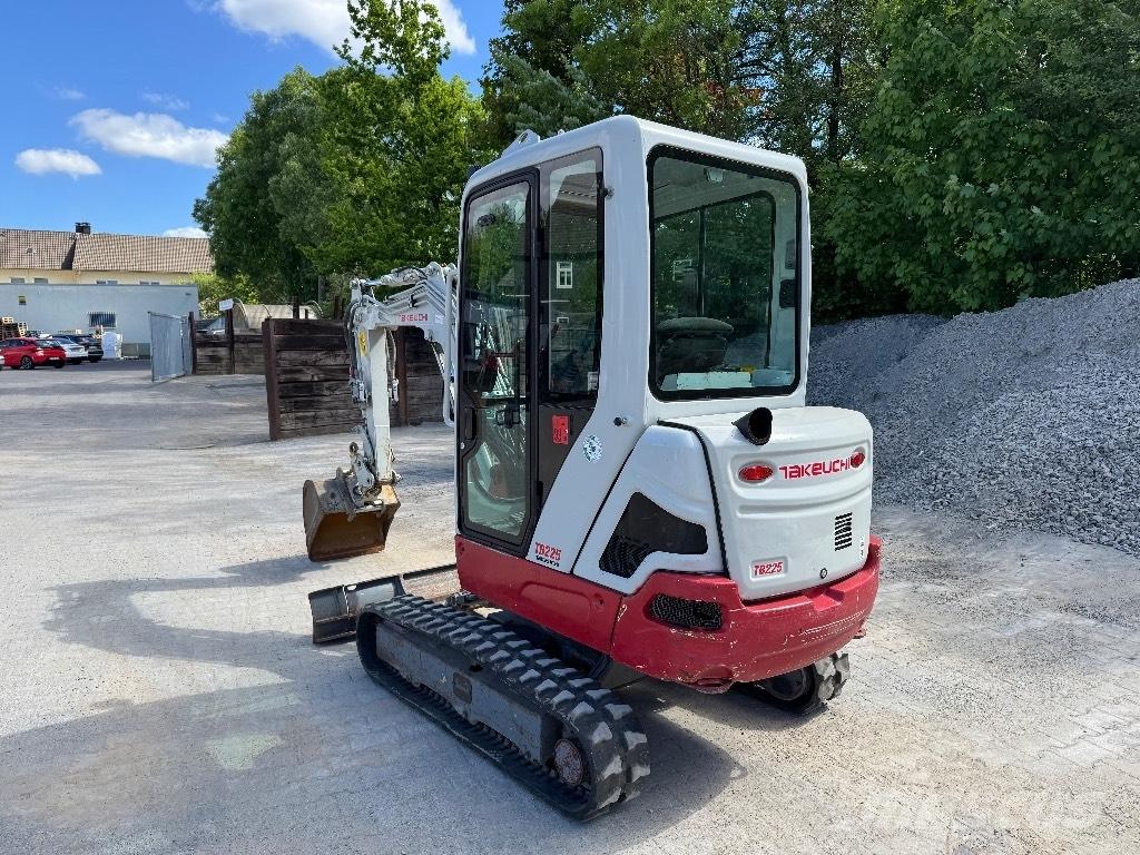Takeuchi TB 225 Minikaivukoneet < 7t