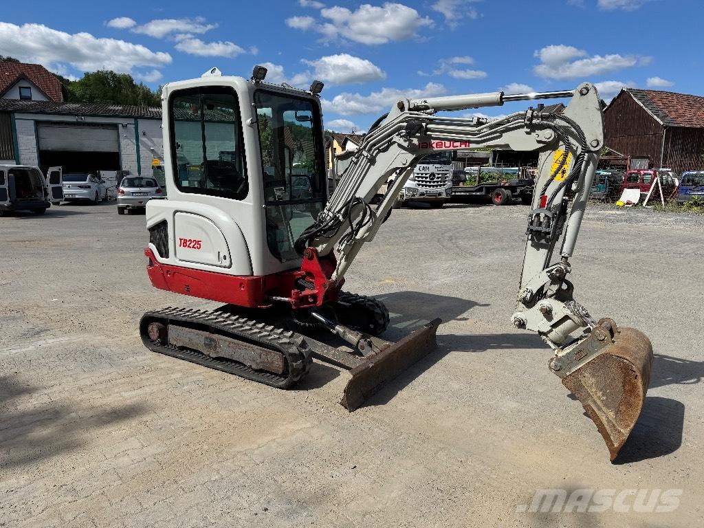 Takeuchi TB 225 Minikaivukoneet < 7t