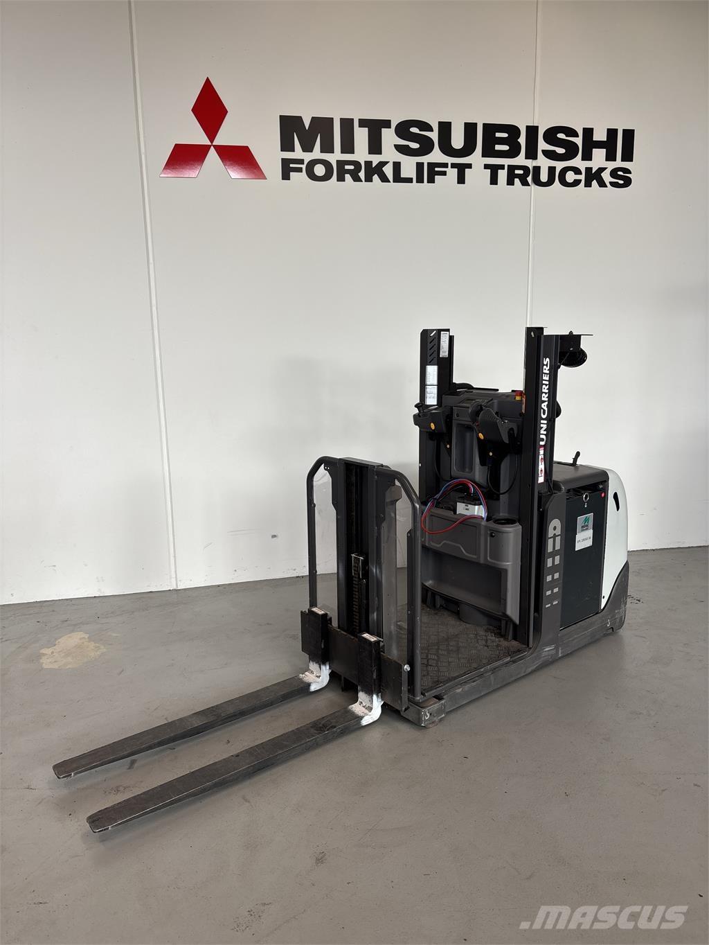 UniCarriers EPL100 Matalakeräilytrukit