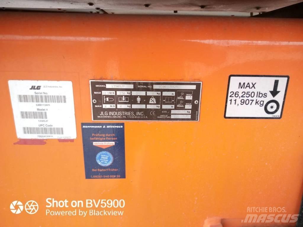 JLG 1350 SJP Teleskooppipuominostimet