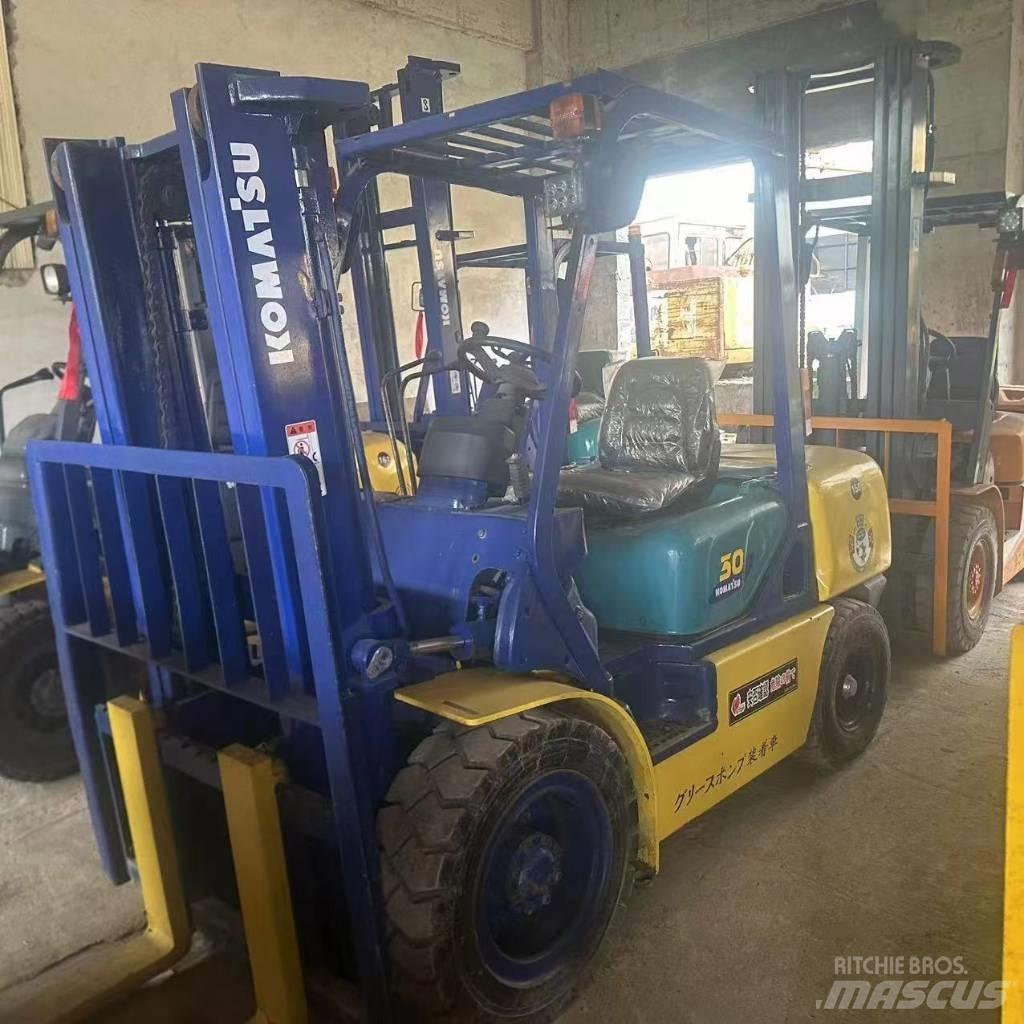 Komatsu F30T Dieseltrukit