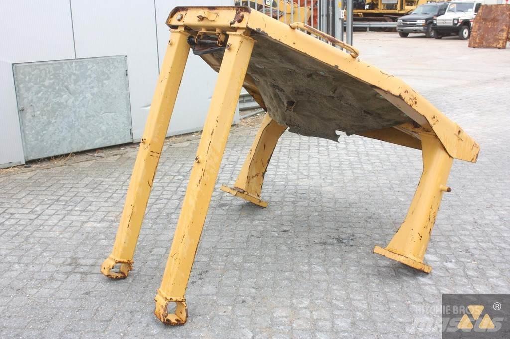 CAT D8N O-rops cab Ohjaamot ja sisustat