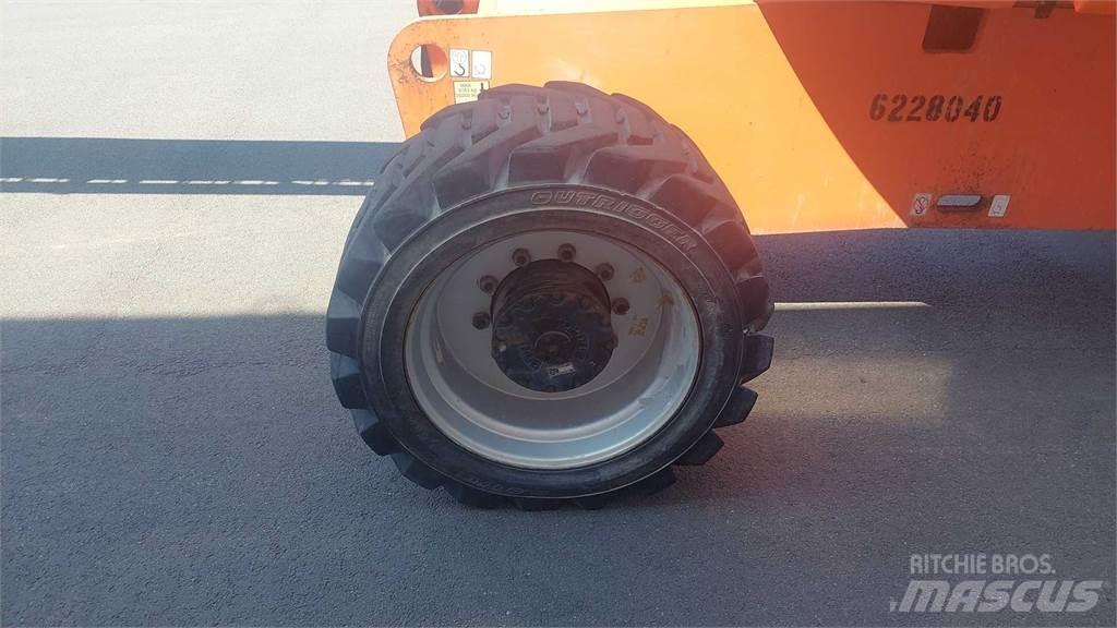 JLG 860SJ Teleskooppipuominostimet