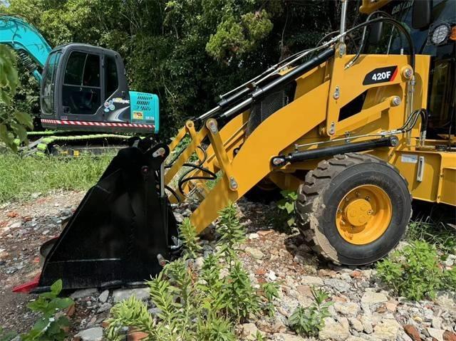 CAT 420 F Kaivurikuormaajat