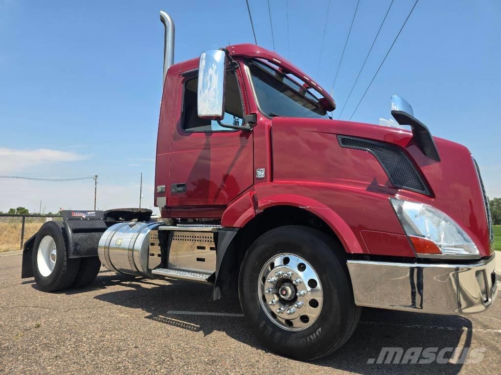 Volvo VNL 42 T300 Vetopöytäautot