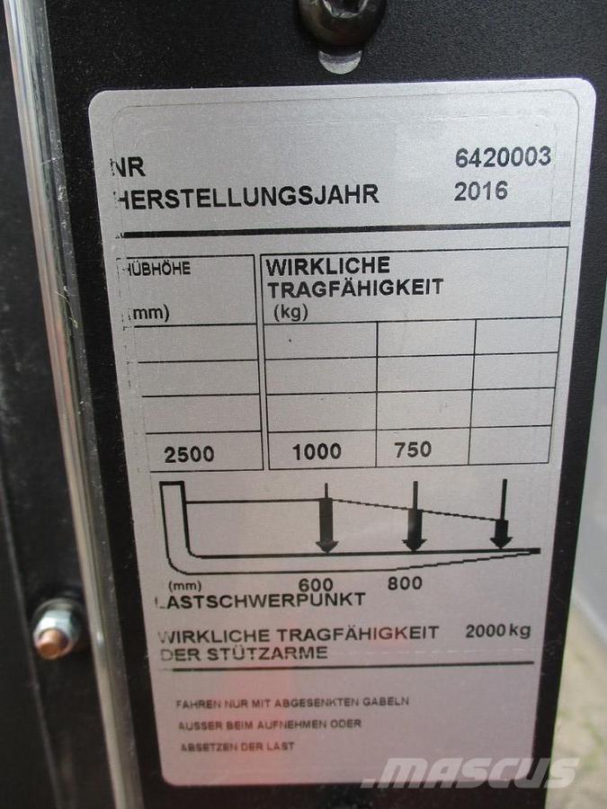 BT SPE200D Lavansiirtotrukit ajotasolla