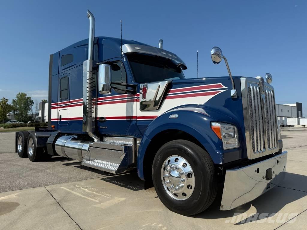 Kenworth W 990 Vetopöytäautot