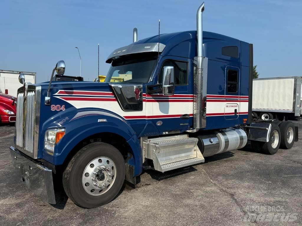 Kenworth W 990 Vetopöytäautot