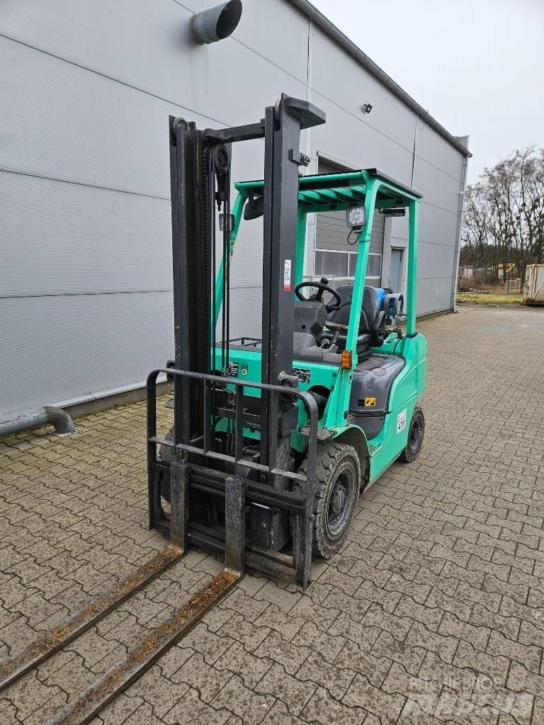 Mitsubishi FG 25 Nestekaasutrukit