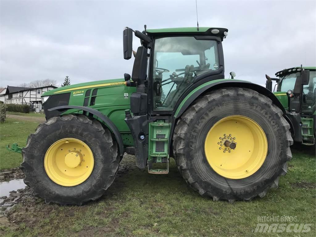 John Deere 6250R Traktorit