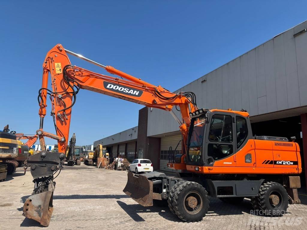 Doosan DX 210 W Pyöräkaivukoneet