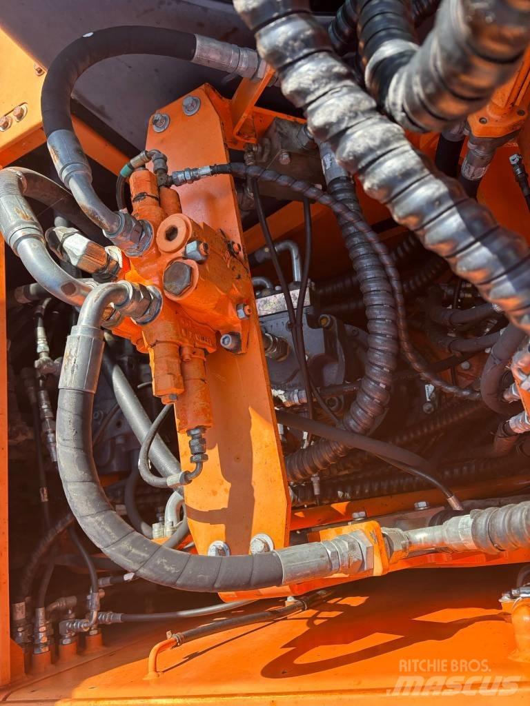 Doosan DX 210 W Pyöräkaivukoneet