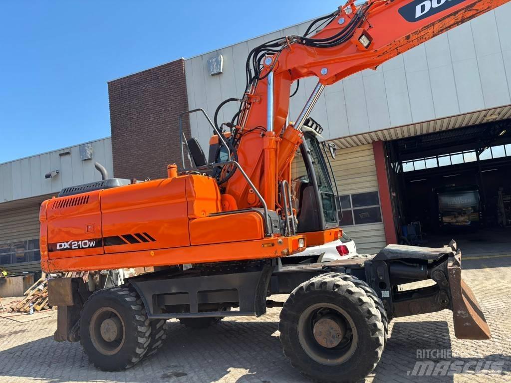 Doosan DX 210 W Pyöräkaivukoneet