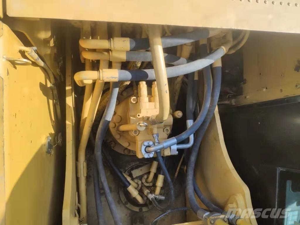 CAT 320 B Telakaivukoneet