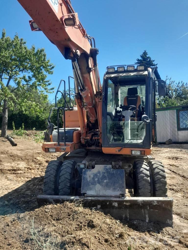 Doosan DX 160 W-3 Pyöräkaivukoneet