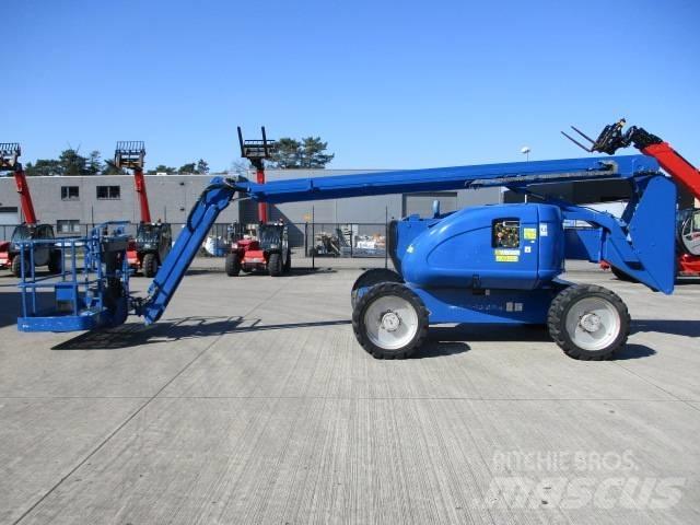 JLG 600 AJ (253) Pienikokoiset itseliikkuvat puominostimet