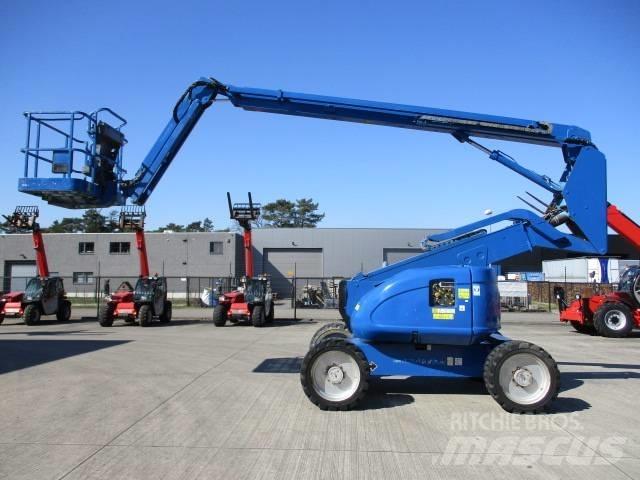 JLG 600 AJ (253) Pienikokoiset itseliikkuvat puominostimet