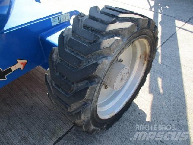 JLG 600 AJ (253) Pienikokoiset itseliikkuvat puominostimet