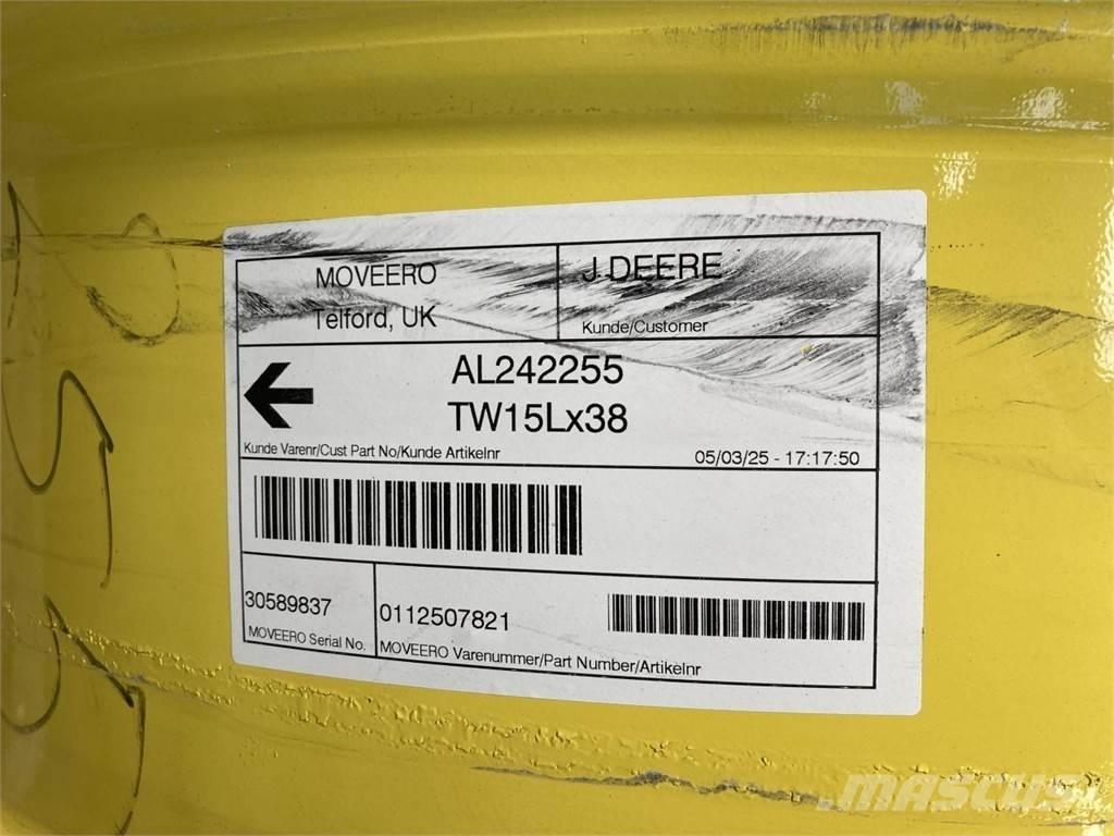 John Deere 15x38 Renkaat ja vanteet