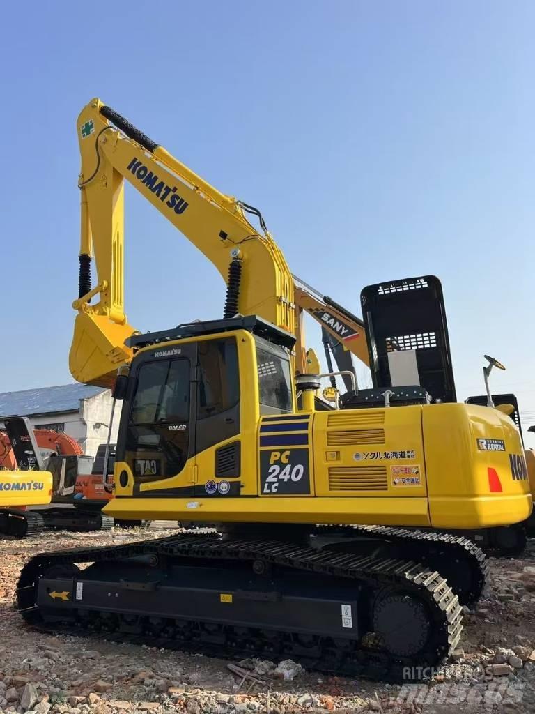 Komatsu 240-8 Telakaivukoneet