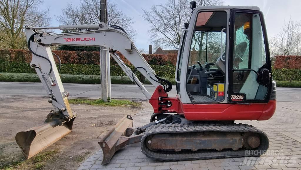 Takeuchi TB 235 Telakaivukoneet