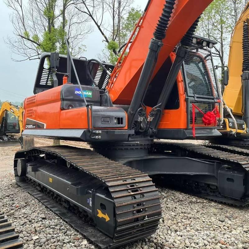 Doosan DX 225 Telakaivukoneet
