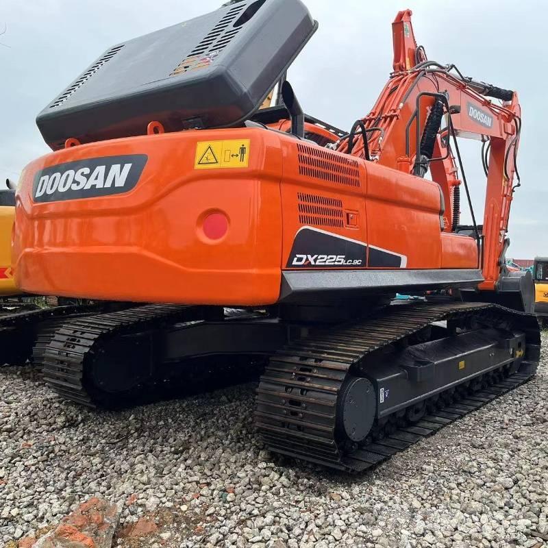 Doosan DX 225 Telakaivukoneet