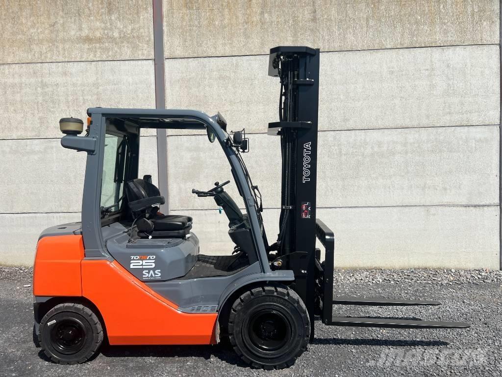 Toyota 02-8 FDF 25 Dieseltrukit